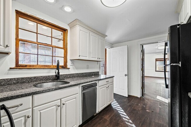 Building Photo - 211 St John St