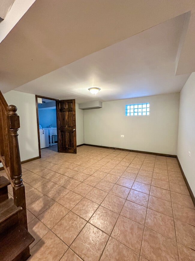 Building Photo - 6058 S Richmond St