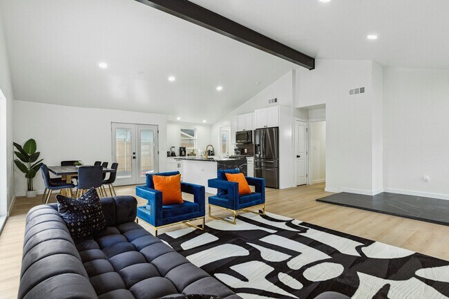 Building Photo - 3236 Golfing Green Pl