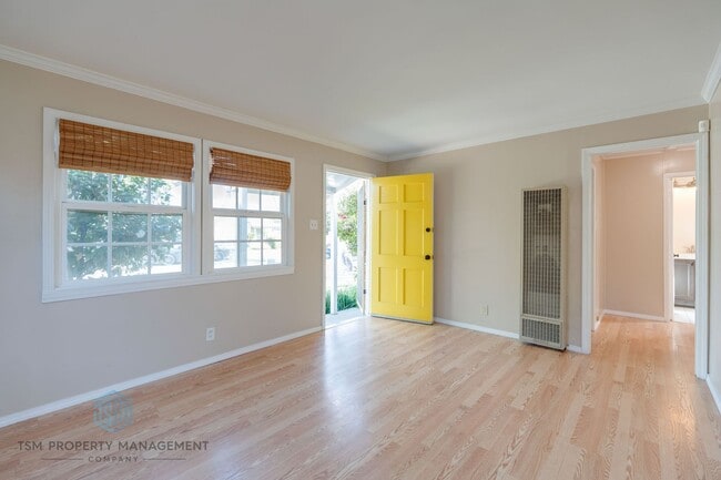 Building Photo - Beautiful 2 Bed 1 Bath Front Unit in the Serene Neighborhood of San Dimas!
