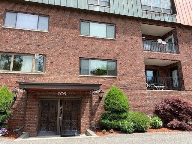 Building Photo - 209 Commonwealth Ave