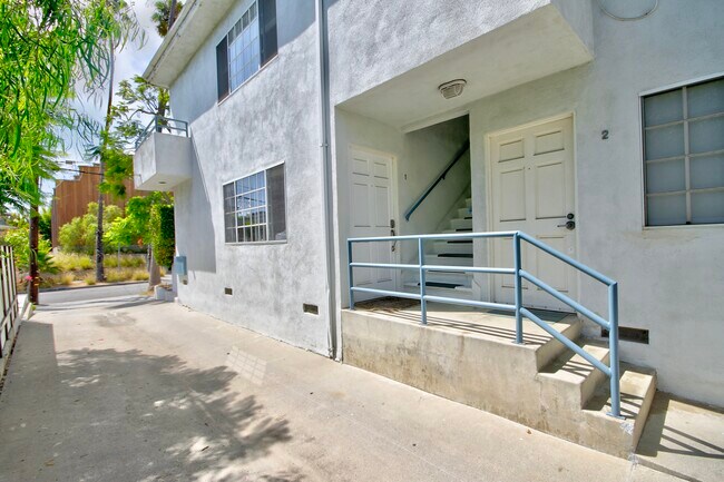 Building Photo - 631 Pacific St