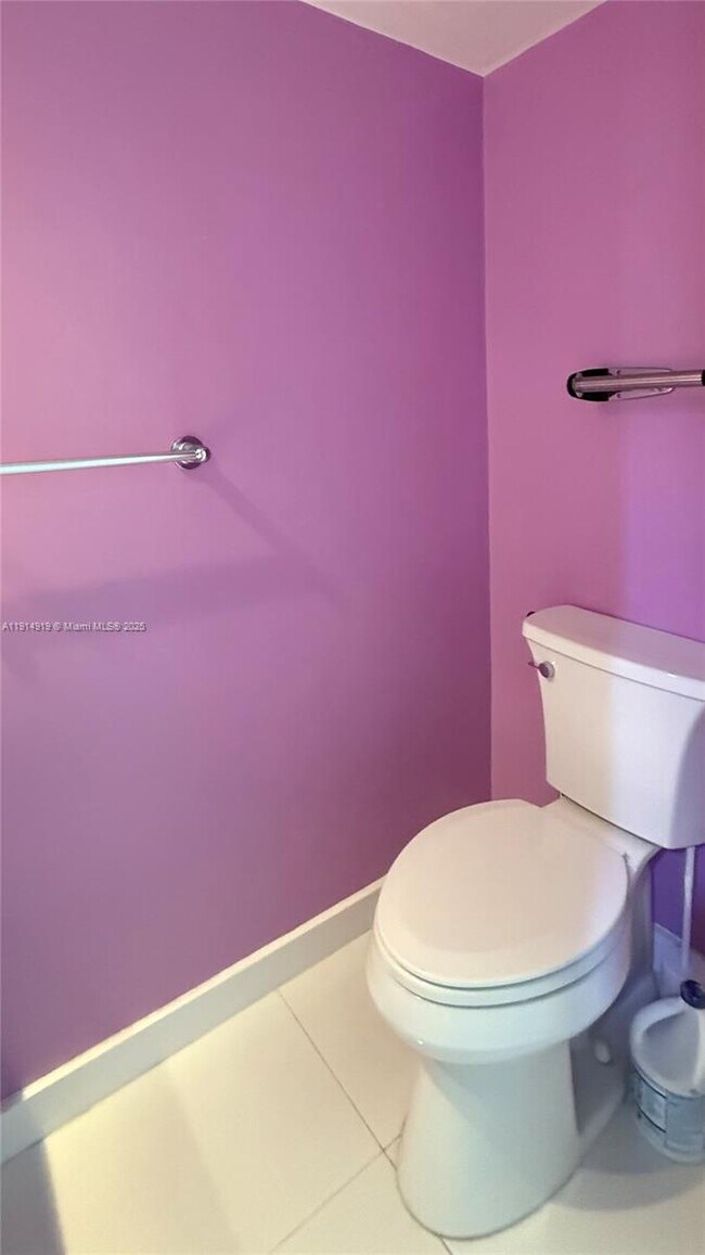 Building Photo - 555 NE 15th St