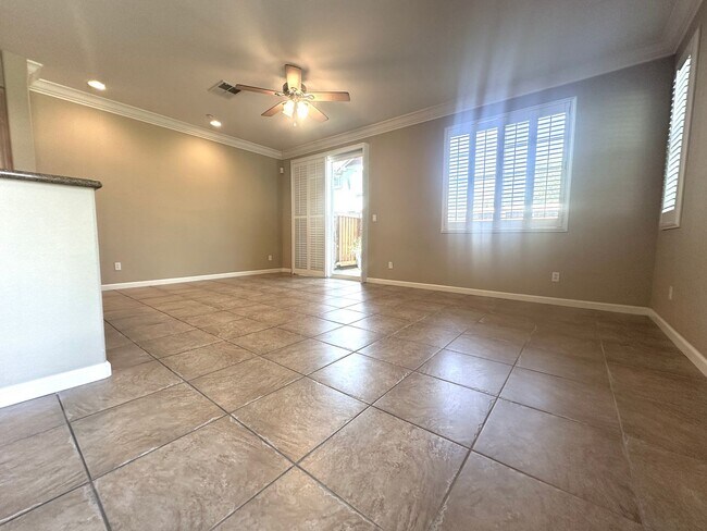 Building Photo - Gorgeous 3 Bed, 2 Bath in Gated Community in Brentwood
