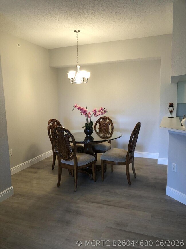 Building Photo - 3023 Alcazar Pl