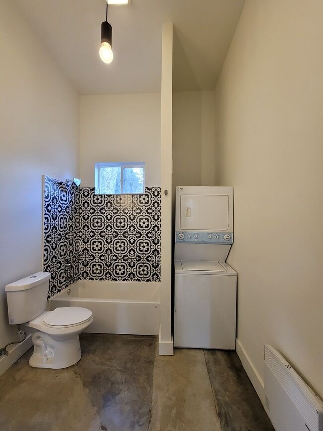 Building Photo - 7008 NE Rodney Ct