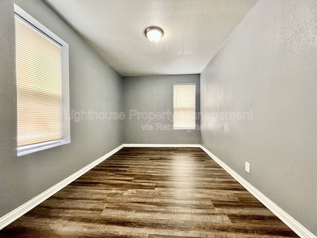 Building Photo - 273 E Forest Ave