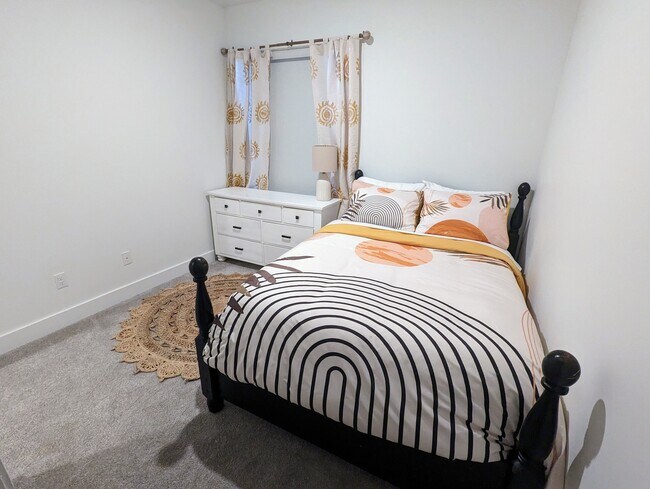 Building Photo - 134 N Welden Way