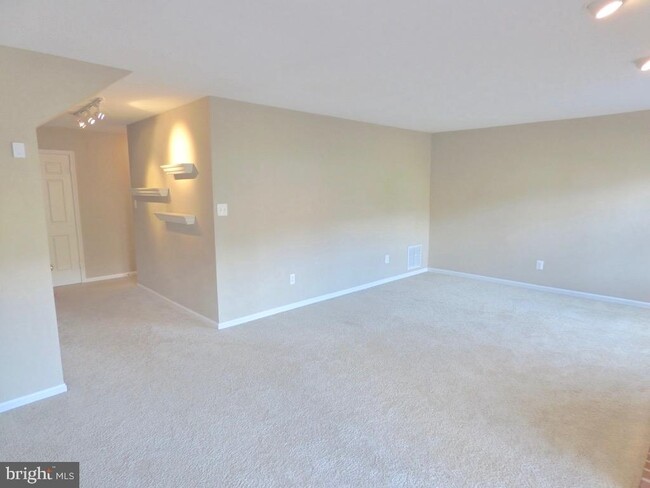 Building Photo - 10127 Ebenshire Ct