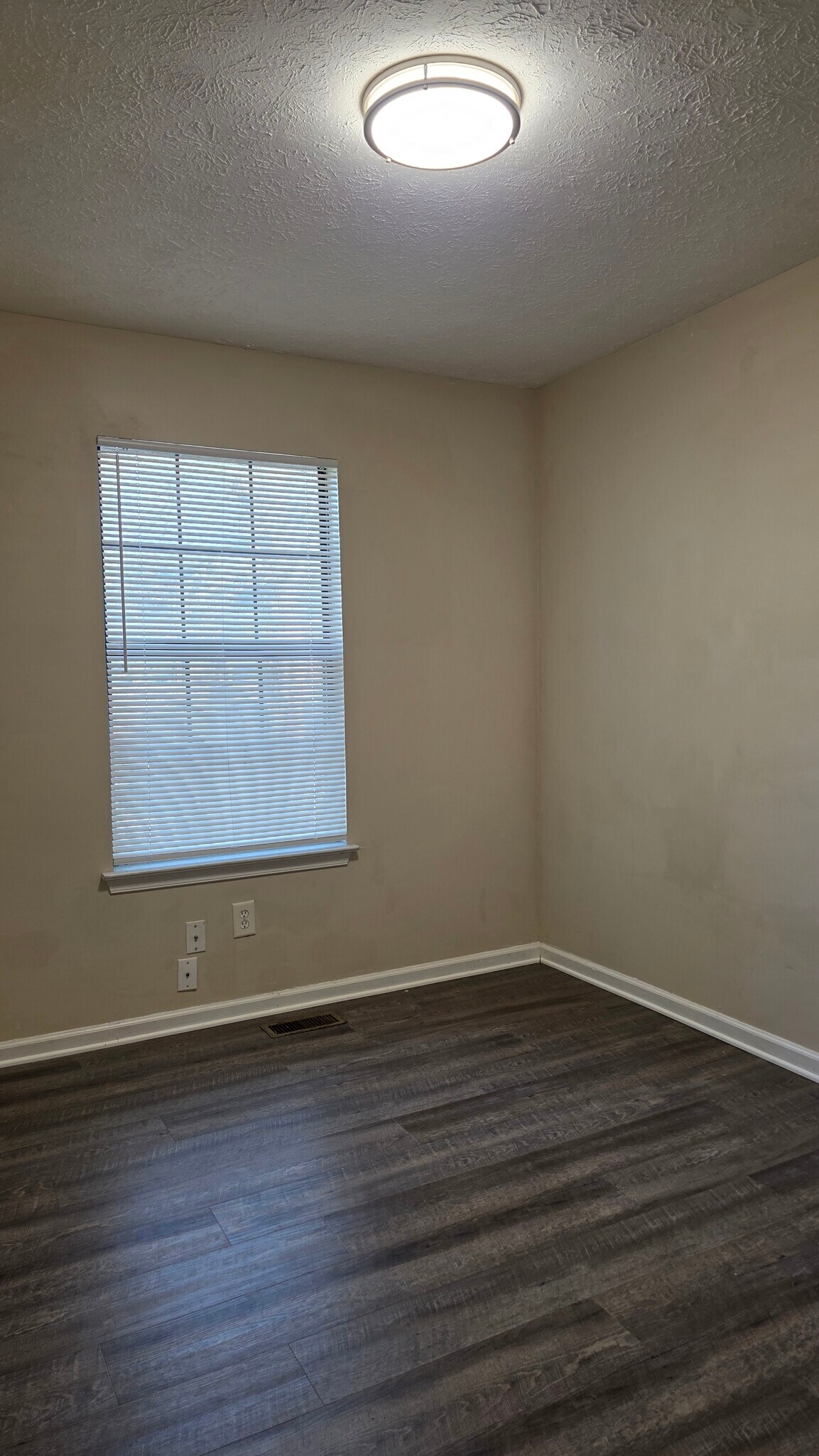 Building Photo - 340 Witness Ln