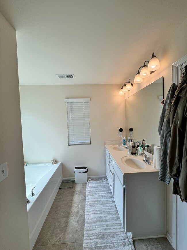 Building Photo - 529 Common Raven Ct