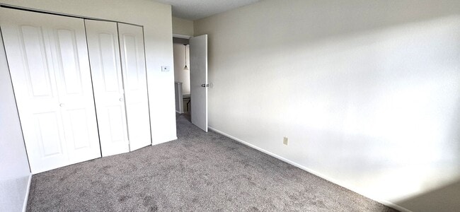 Building Photo - 3 Bedrooms, 2.5 Bathrooms, 1 Car Garage To...