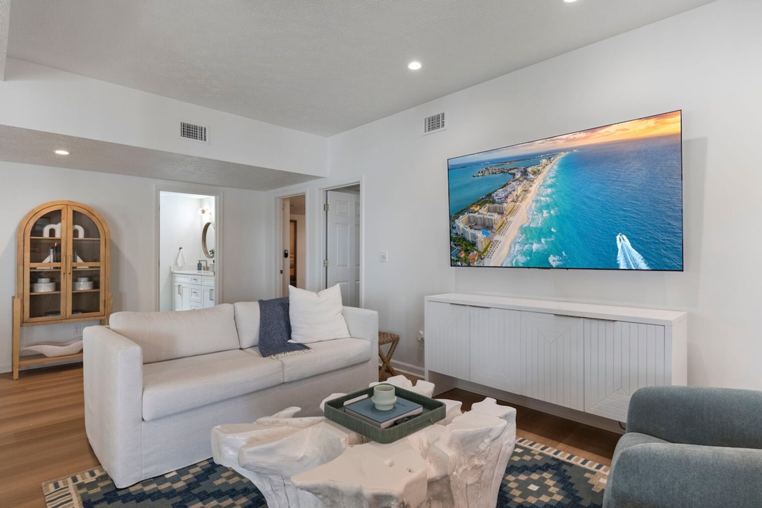 Building Photo - 169 Pompano St