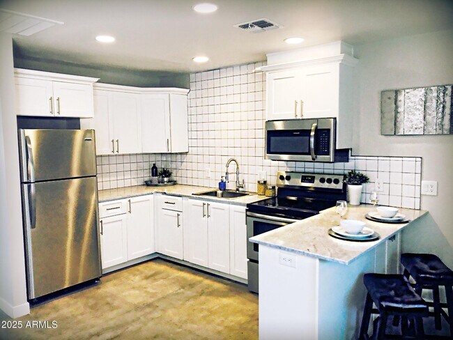 Primary Photo - 3011 N 38th St