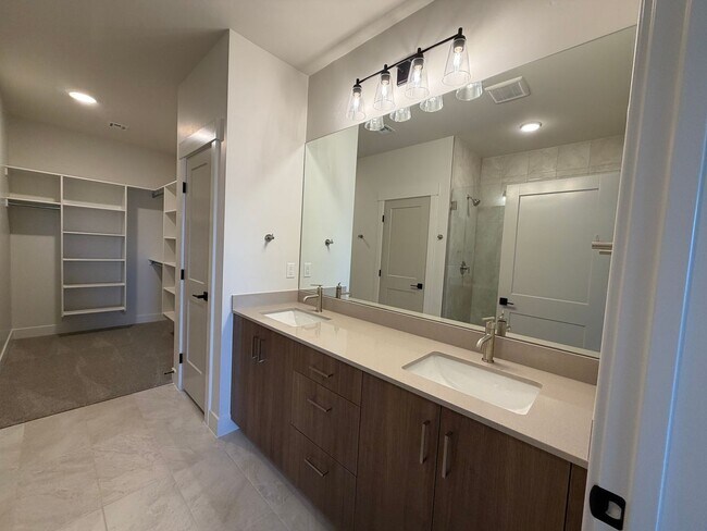 Building Photo - 622 Hemsworth Ln