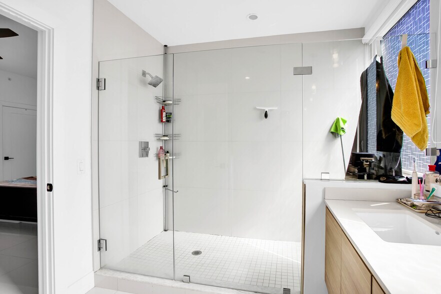 Building Photo - 87 N Shore Dr