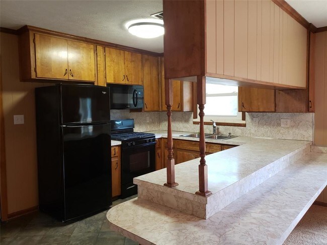 Building Photo - 1203 Oates Rd