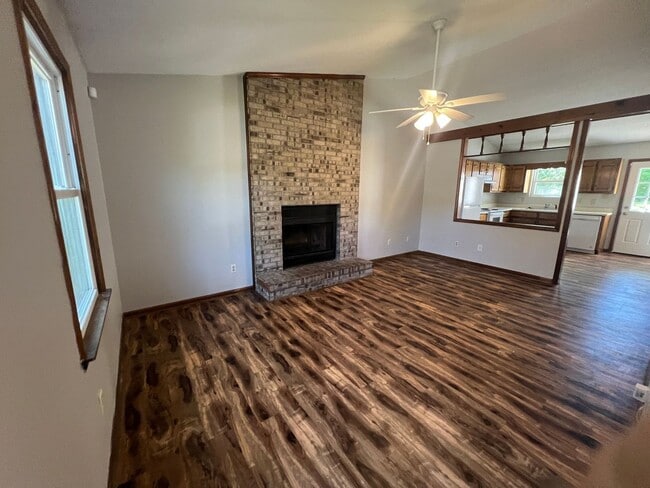 Building Photo - 109 Hickory Grove Dr