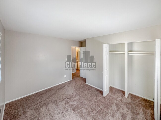 Building Photo - 3060 Midvale Dr