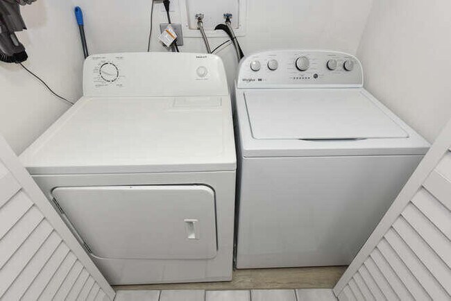 Building Photo - 108 Sherwood Cir