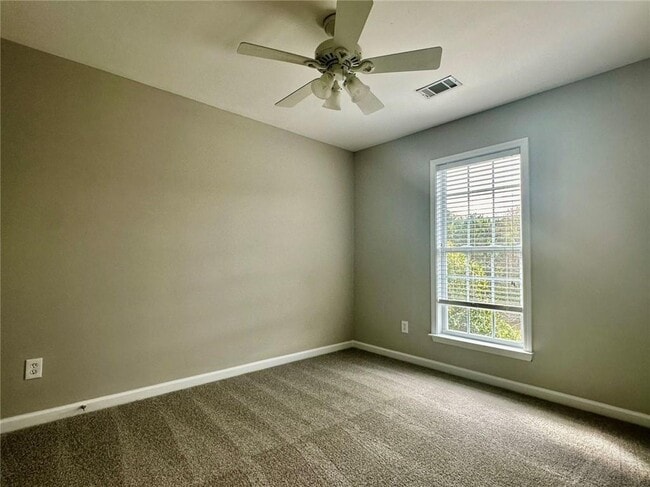 Building Photo - 697 Oracle Dr NE