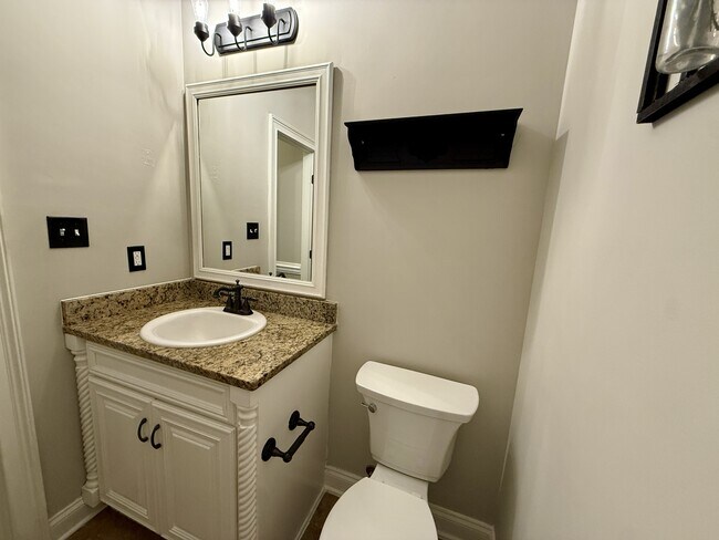 Building Photo - 633 Dunrobin Ln