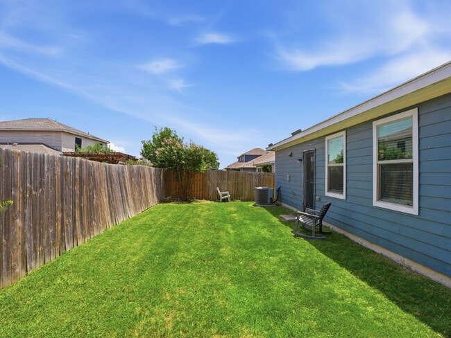 Building Photo - "Charming 4-Bed Oasis with 2 Baths in Fort Worth – Spacious 1,724 Sq Ft Gem!"