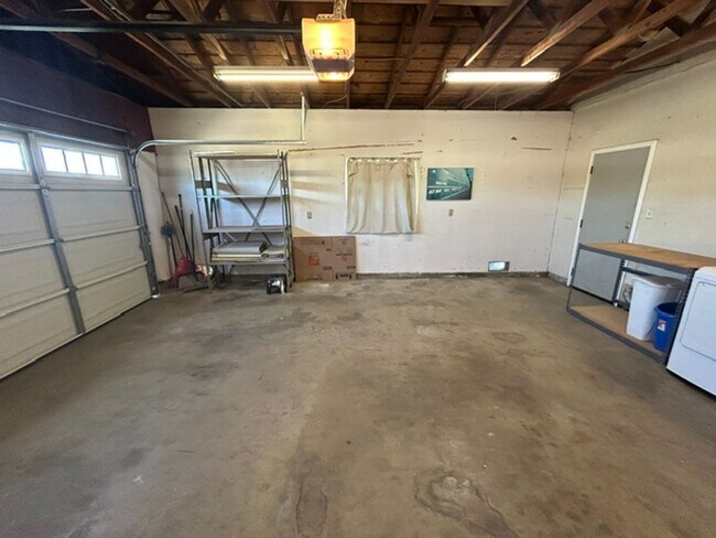 Building Photo - 2647 W Evergreen Ct