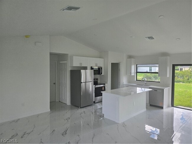 Building Photo - 2707 30th St SW