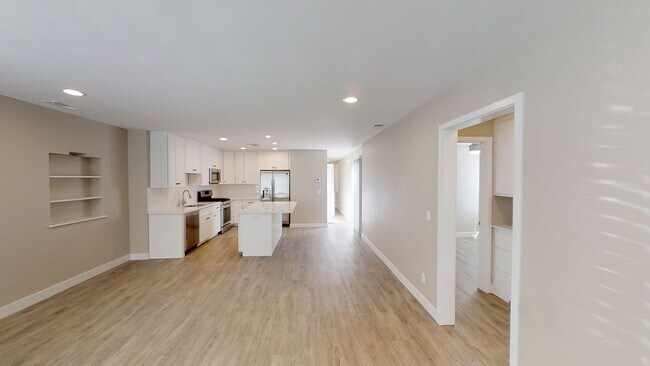 Building Photo - 5BD/3BA, Private Fenced Yard!! (Lease out, pending signatures. Check back in a few days!)