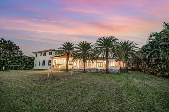 Building Photo - 899 NW 120th Ave