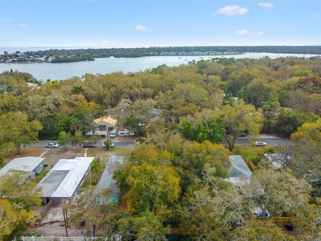 Building Photo - 145 24th Ave SE