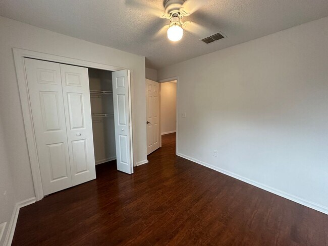 Building Photo - Beautiful 3Bed 2Bath in Hunters Ridge!