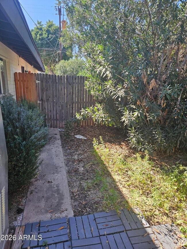 Building Photo - 35 W Medlock Dr