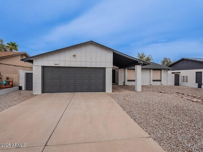 Building Photo - 5817 S Siesta Ln