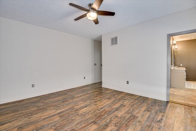 Building Photo - 133 Sweet Gum Ln