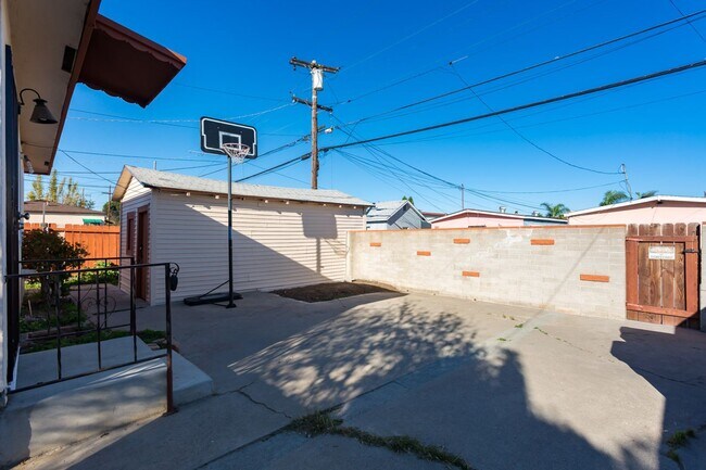 Building Photo - Cherokee