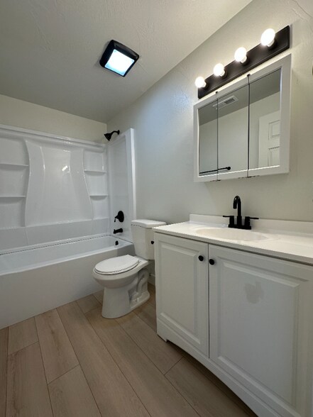 Building Photo - 1843 Parkway Blvd