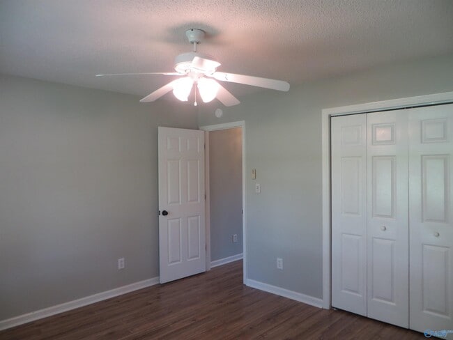 Building Photo - 105 Royalty Ct
