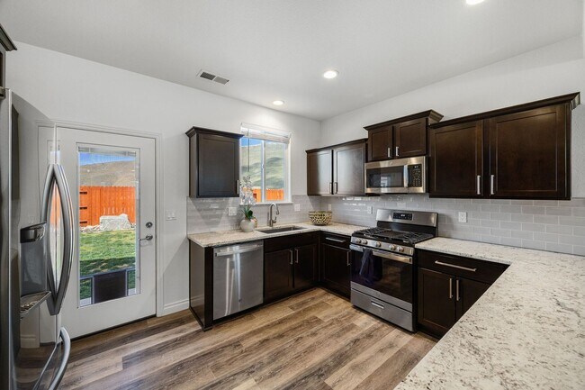 Building Photo - New 3 bedroom/2 bath/3 car garage for Rent