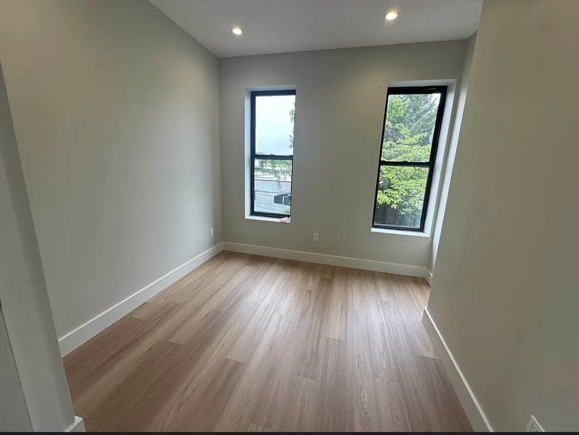 Building Photo - 90 Harman St