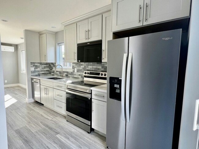 Building Photo - 620 Columbia St