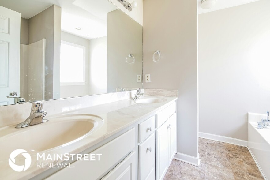 Building Photo - 153 Tangueray Dr