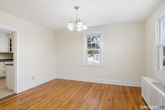 Building Photo - 815 E Main St