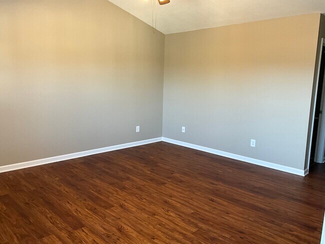 Living Rom - 1925 Levy Dr