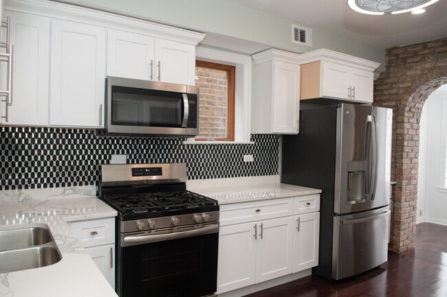 Building Photo - 2026 W McLean Ave