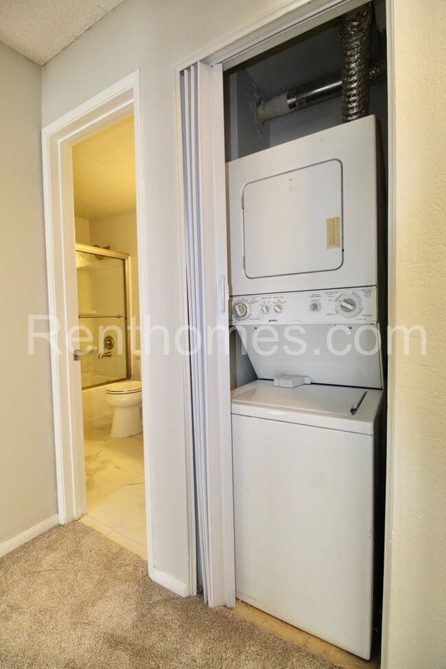Building Photo - La Jolla/UTC, 3550-6225 Lebon Drive, Remod...