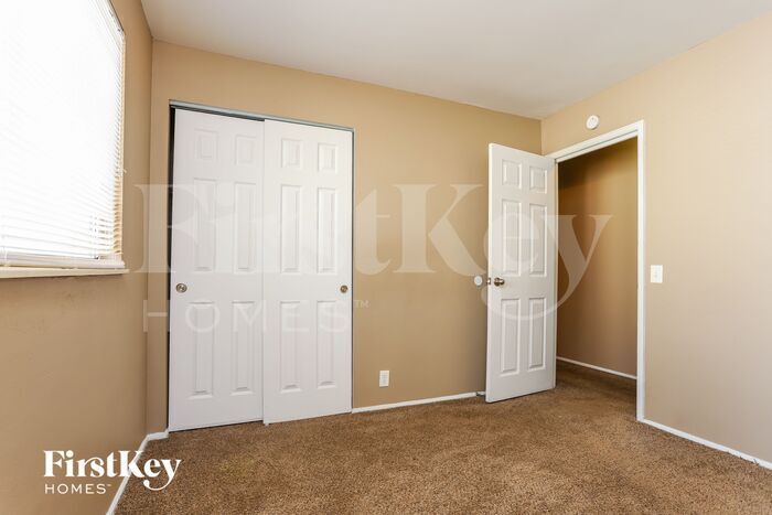 Building Photo - 3250 Churchill Dr