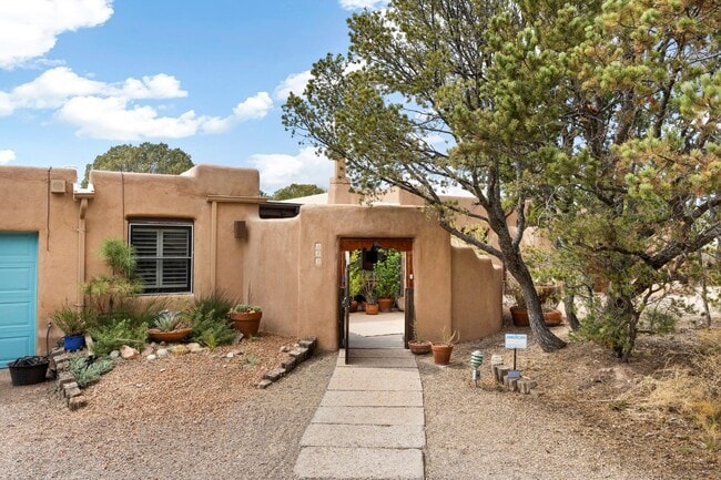 Building Photo - 303 Calle Loma Norte