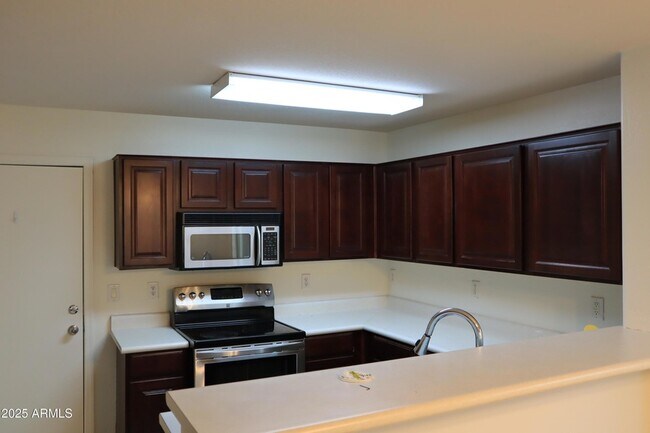 Building Photo - 35161 N Bandolier Dr